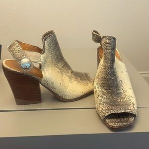 Franco Sarto Women's Icelynn Leather Sandal Size US 8.5 M $150 retail. Like new